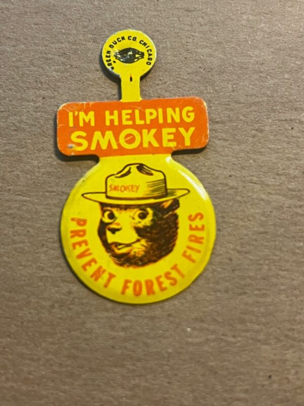 SMOKEY THE BEAR - VINTAGE I'M HELPING SMOKEY - PREVENT FOREST FIRES - TAB-PIN