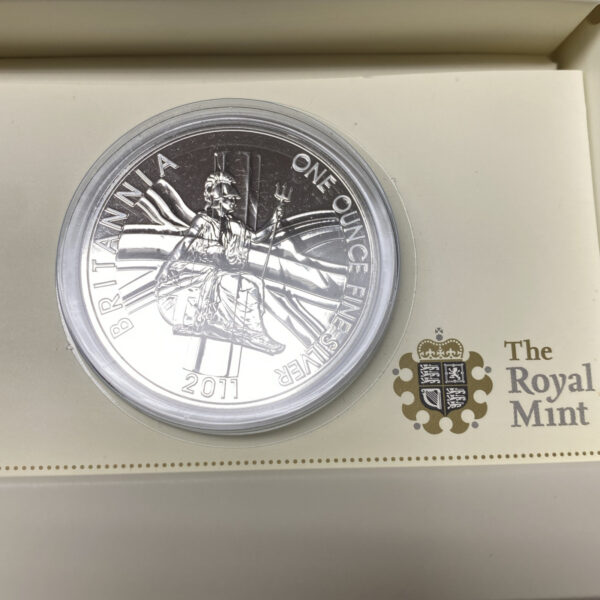 2011 British Royal Mint Britannia £2 Two Pound Silver 1oz Coin Boxed